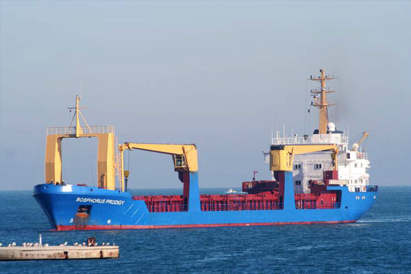 İstanbul'da iki gemi çarpıştı