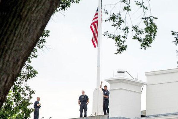 ABD'de bayraklar yarıya indi
