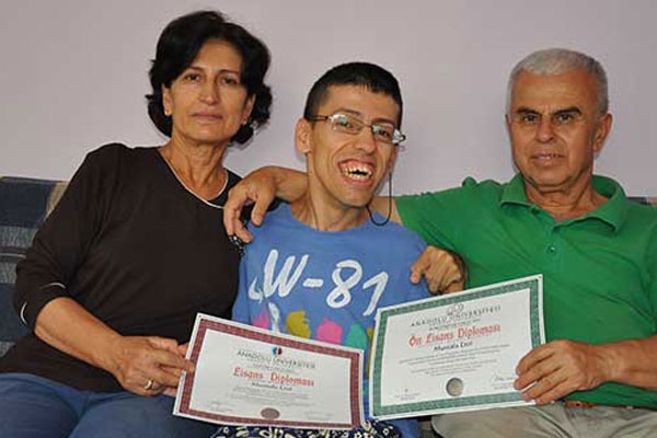 Erdoğan'dan engelli gence tebrik telefonu