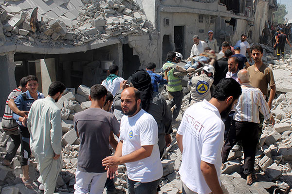 Esed hem karadan hem havadan vurdu