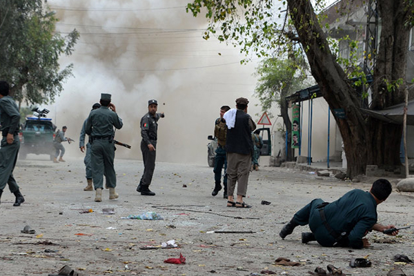 Afganistan'da kan durmuyor