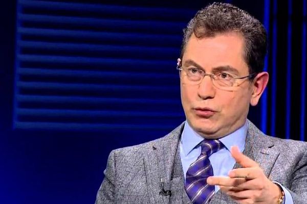 Milliyet yazarını kovdu