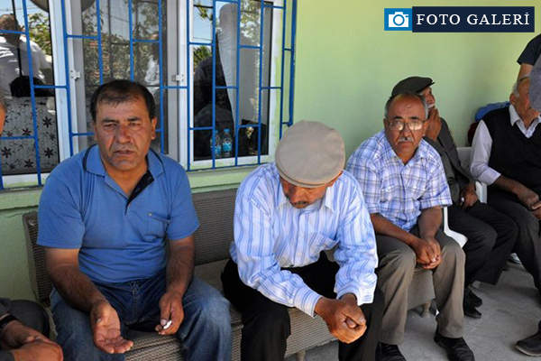 Katledilen polislerin evinde yas