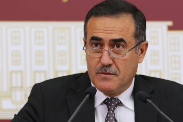 Özkes CHP'yi topa tuttu