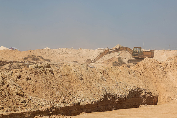 Tunus ile Libya sınırına hendek