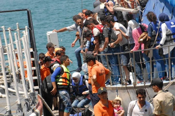 100 Suriye'li son anda kurtuldu