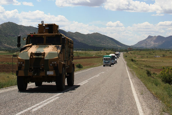 Diyarbakır-Bingöl karayolunu kapattılar