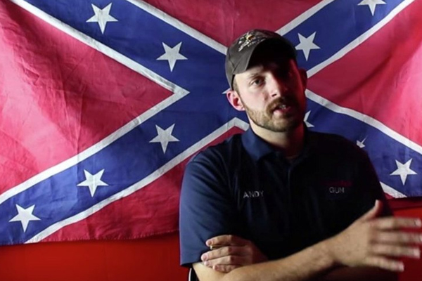 Müslümanların dükkanına girmesini yasakladı