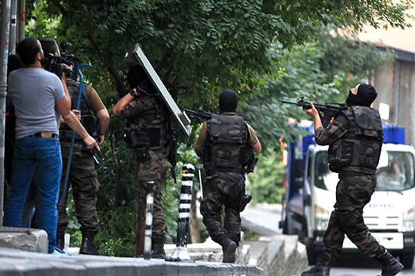 Büyük operasyonda 297 kişi gözaltına alındı