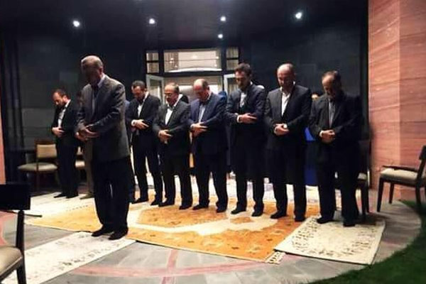 Cumhurbaşkanı Erdoğan namaz kıldırdı