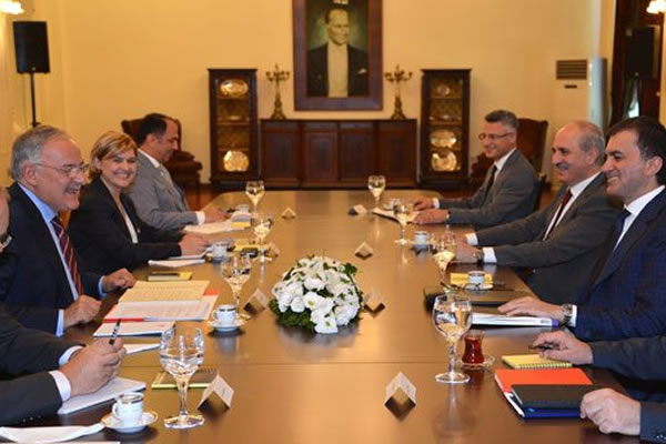 AK Parti - CHP görüşmesi 5 saattir devam ediyor