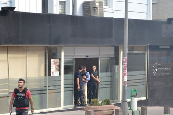 Okmeydanı'nda polise silahlı saldırı