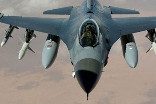 Savaş uçakları bomba yağdırdı: En az 55 ölü