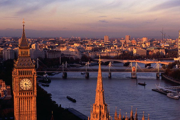 İngiltere İran'la ilgili seyahat uyarısını değiştirdi