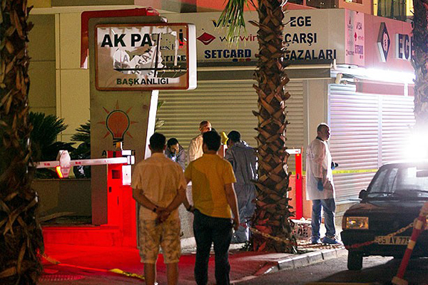 Ak Parti binası önünde patlama