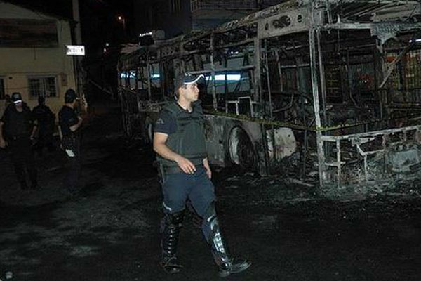 Otobüse molotoflu saldırı