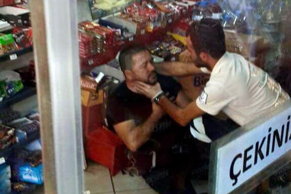 Esnaf turisti hastanelik etti