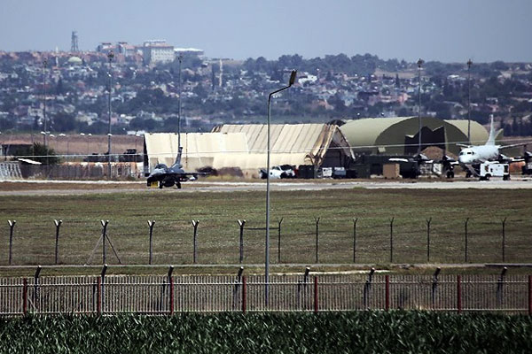 İncirlik'te hava trafiği