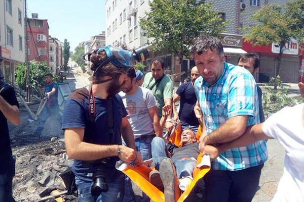 Gazeteci gaz fişeğiyle yaralandı