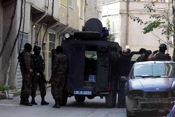 Polis 4 plaka için alarmda