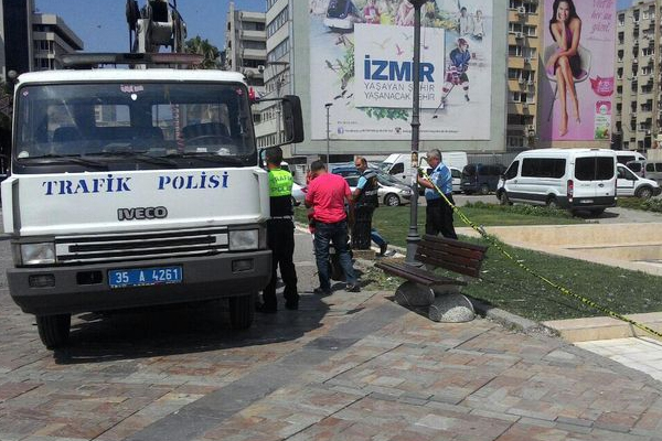 Konak Meydanı'nda bomba paniği