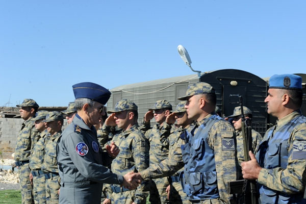 Orgeneral Öztürk sınırda