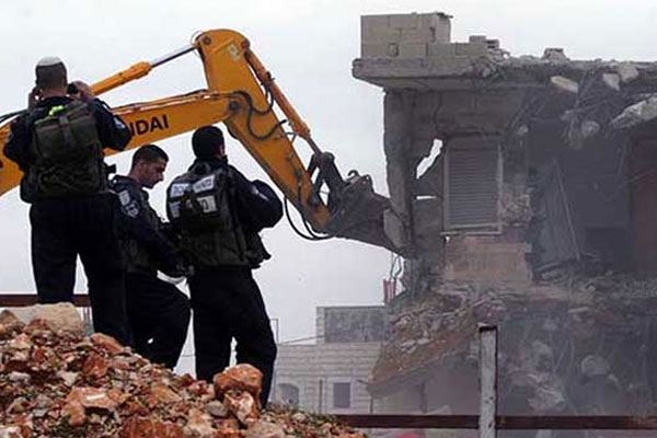 İsrail yine Filistinlilerin evlerini yıktı