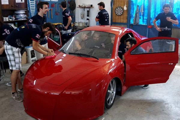 Türk öğrencilerden elekrikli araç