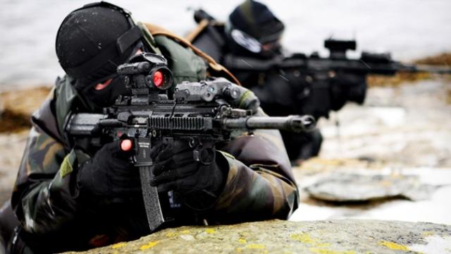 Davutoğlu'ndan sürpriz ziyaret