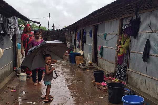 Evler çamurdan değil tenekeden