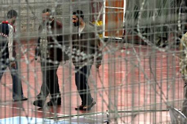 Filistinli esirlere gardiyan saldırısı