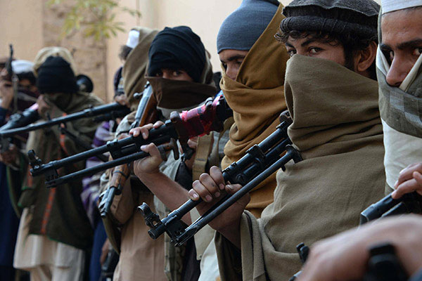 Taliban ile güvenlik güçleri çatıştı: 43 ölü