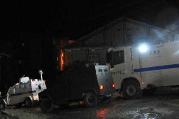 Hakkari'de TOMA'ya saldırı