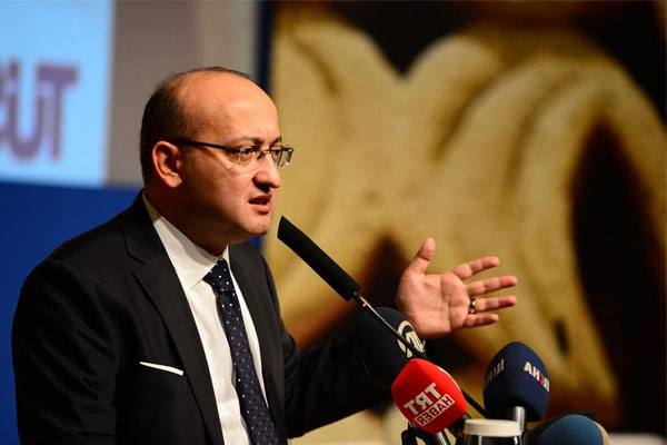 Akdoğan Twitter'dan yüklendi