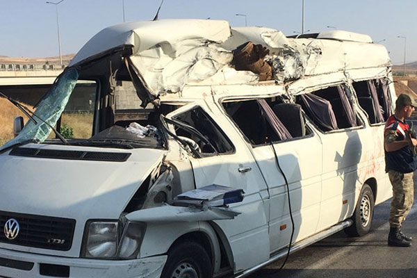 Sivas'ta korkunç minibüs kazası