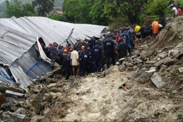Nepal'de toprak kayması: 20 ölü
