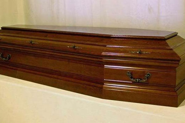 Kendi cenazesinde uyandı