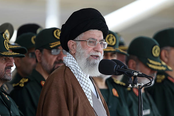 İran Sünnilerin camisini yıktı