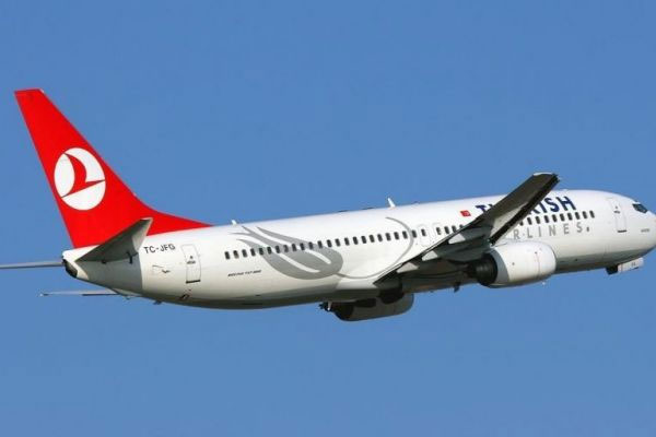 Kalp krizi uçağa iniş yaptırdı