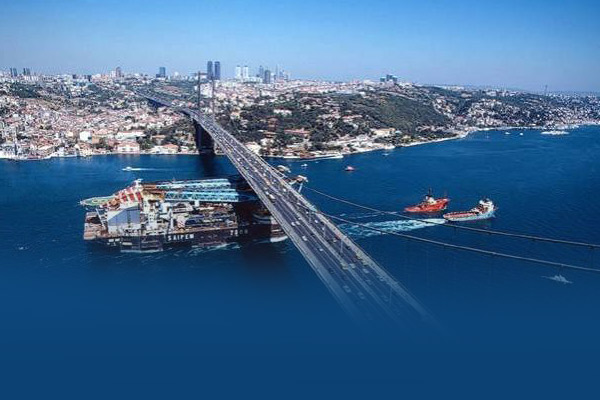 Dev gemi Boğaz'dan geçti