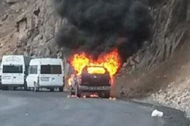 PKK, iki aracı ateşe verdi!