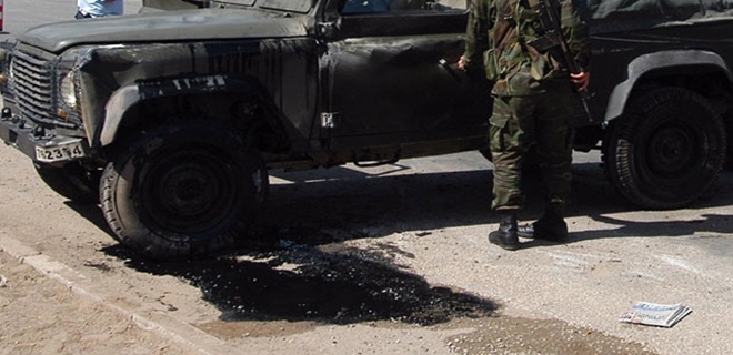 Zırhlı araca ses bombası atıldı