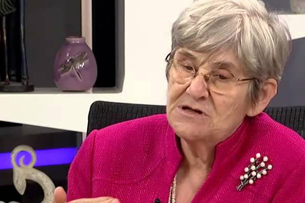 Canan Karatay'a meslekten men