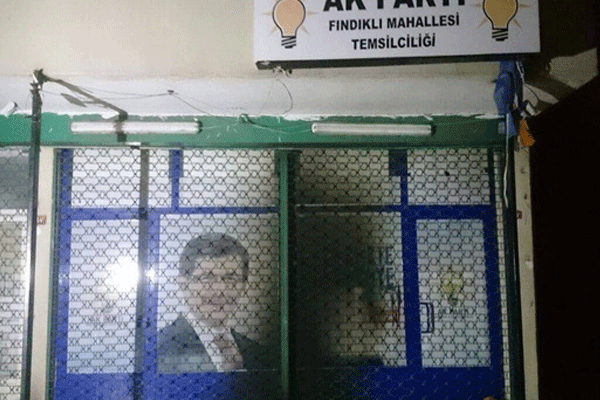 AK Parti Bürosu'na saldırı