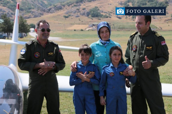 Somalı Betül ilk uçuş deneyimini babasına armağan etti