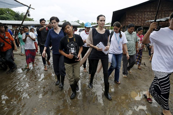 Jolie'den anlamlı ziyaret