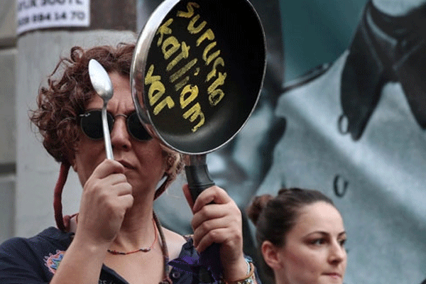 Kadınlardan 'savaşa hayır' eylemi