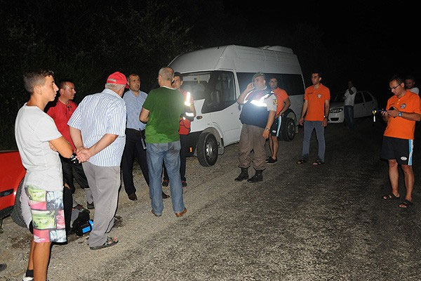 Koyda mahsur kalan 14 kişi kurtarıldı