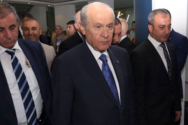 'Viskisini yudumlayıp oyunu HDP’ye veren...'