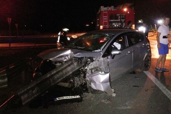 Bariyerlere ok gibi saplandı